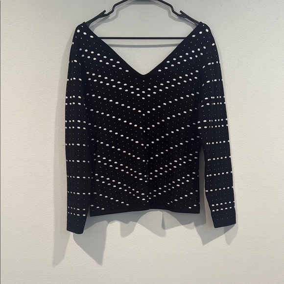 Milly Black and White V-Neck Sweater with Geometric/Polka Dot Pattern Size Large